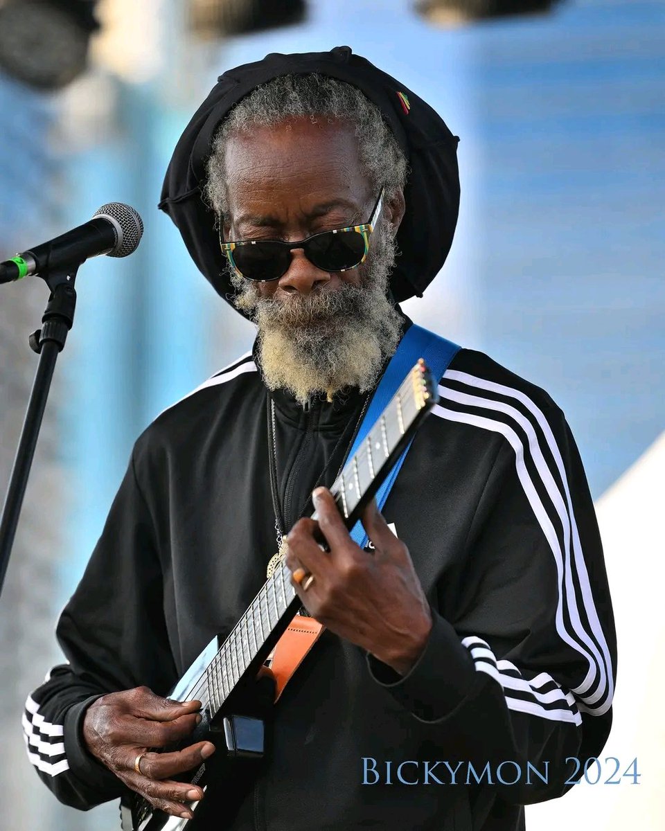 Jah_Ciple's tweet photo. Happy Earthstrong to the Maestro and Cultural Icon EARL CHINNA SMITH.. ❤❤🎸 More Life ❤

*August 6, 1955 ❤❤🎸

#bobmarleyandthewailers #soulsyndicate #theaggrovators #theupsetters #Innadeyard https://t.co/C6cVVNBm9j