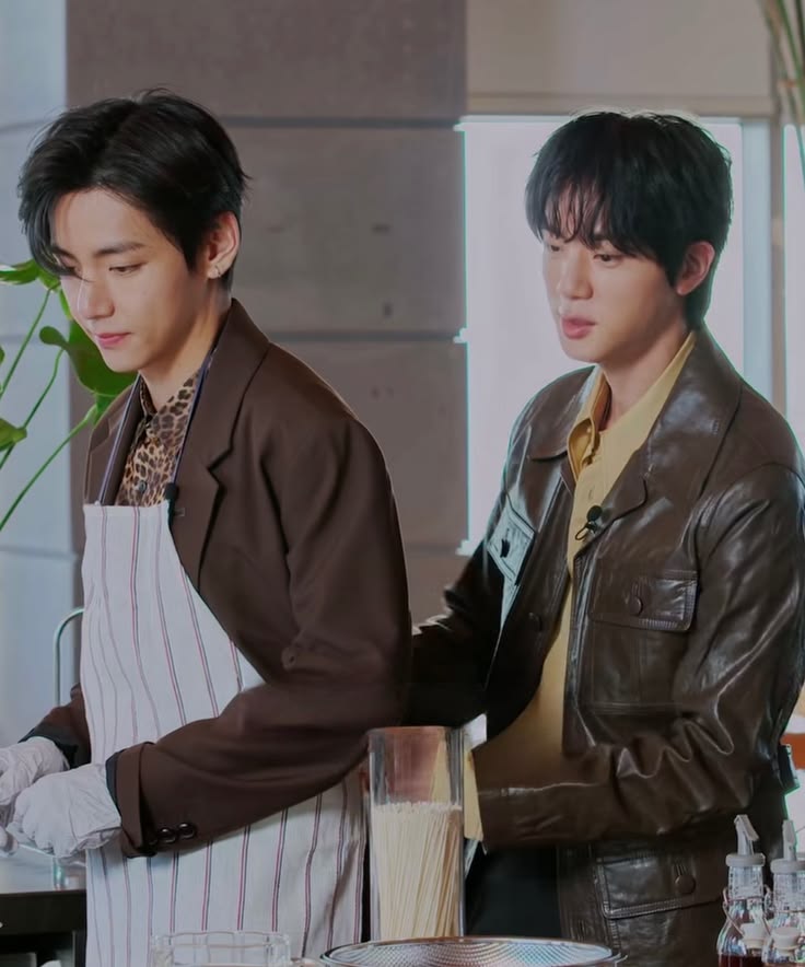 dik_jinnie's tweet photo. [📺 Variety Show — "Home Table"]
From Suami Bucin Series
#taejin #vjin #태진 

Pasangan suami bucin menjadi bintang tamu di variety show. https://t.co/2NYQe333Jv