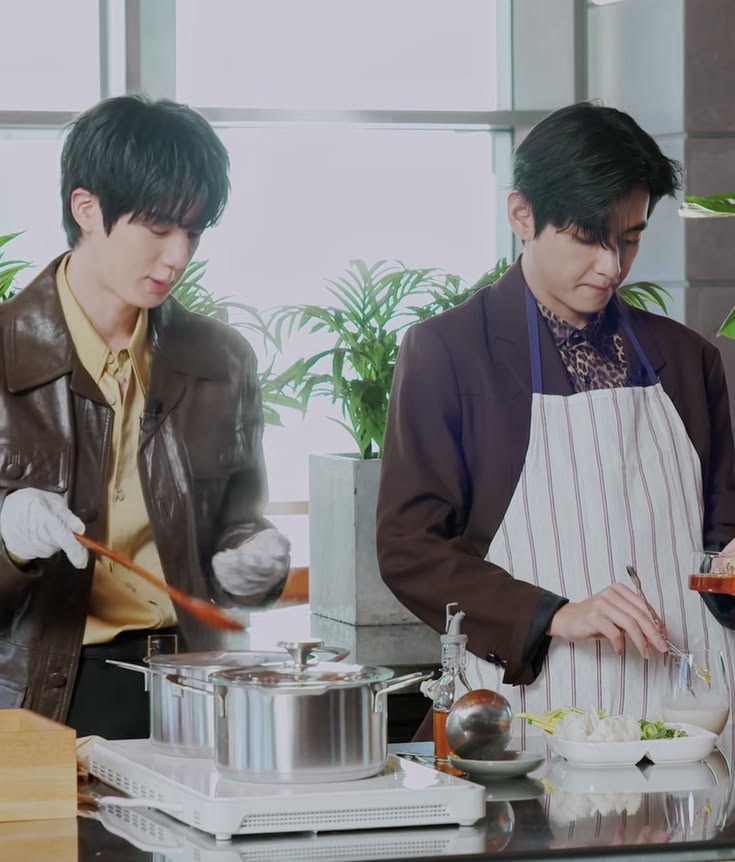 dik_jinnie's tweet photo. [📺 Variety Show — "Home Table"]
From Suami Bucin Series
#taejin #vjin #태진 

Pasangan suami bucin menjadi bintang tamu di variety show. https://t.co/2NYQe333Jv