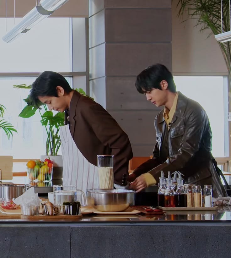 dik_jinnie's tweet photo. [📺 Variety Show — "Home Table"]
From Suami Bucin Series
#taejin #vjin #태진 

Pasangan suami bucin menjadi bintang tamu di variety show. https://t.co/2NYQe333Jv