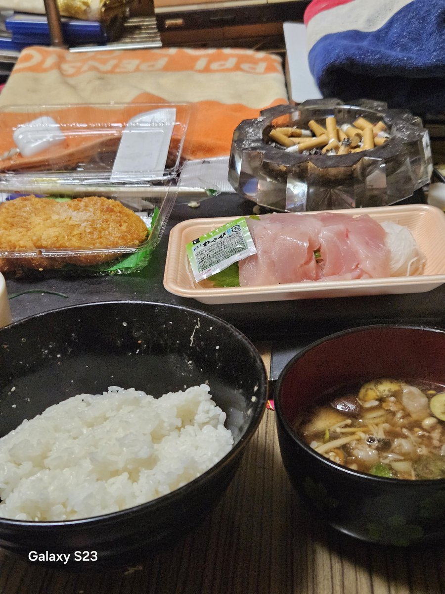ralbox777's tweet photo. わしの遅すぎる晩飯🌃🍴
日が代わり、飯テロ🤣🤣 https://t.co/xenzkCkB05
