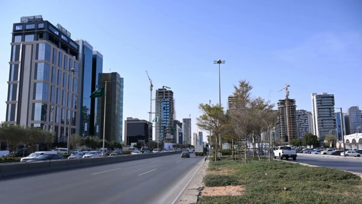 HUMUTECH_SA's tweet photo. صفقة عقارية كبرى في #المدينة_المنورة تعكس قوة السوق وحجم الطلب على الأراضي في المنطقة المركزية ببيع أرض بـ 462 مليون ريال.

🔗 https://t.co/z5M8hYkwGR

#عقار #عقارات #السعودية #هيوميوتك #realestate #استثمار #مزاد_عقاري https://t.co/8xDejXz9E4