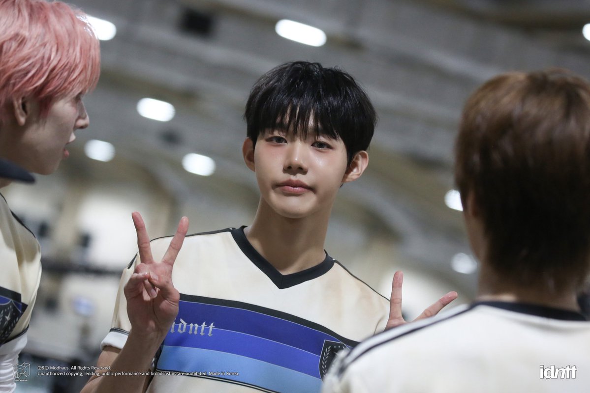 id21feed's tweet photo. 📷 - 060826

Kids Return MV Behind-The-Scenes 4 (thread🧵)

#idntt #아이덴티티
#kimeunsung #김은성 https://t.co/yMqU7Esjkb