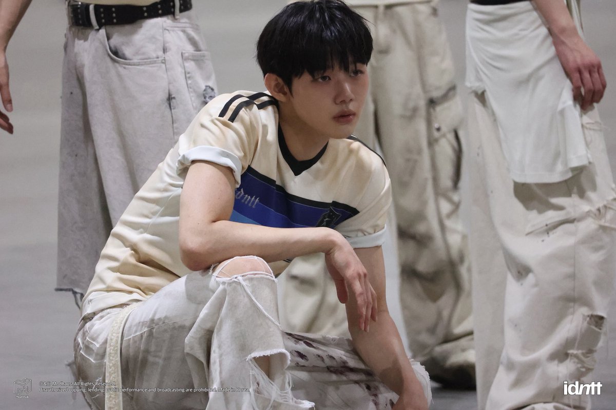 id21feed's tweet photo. 📷 - 060826

Kids Return MV Behind-The-Scenes 4 (thread🧵)

#idntt #아이덴티티
#kimeunsung #김은성 https://t.co/yMqU7Esjkb