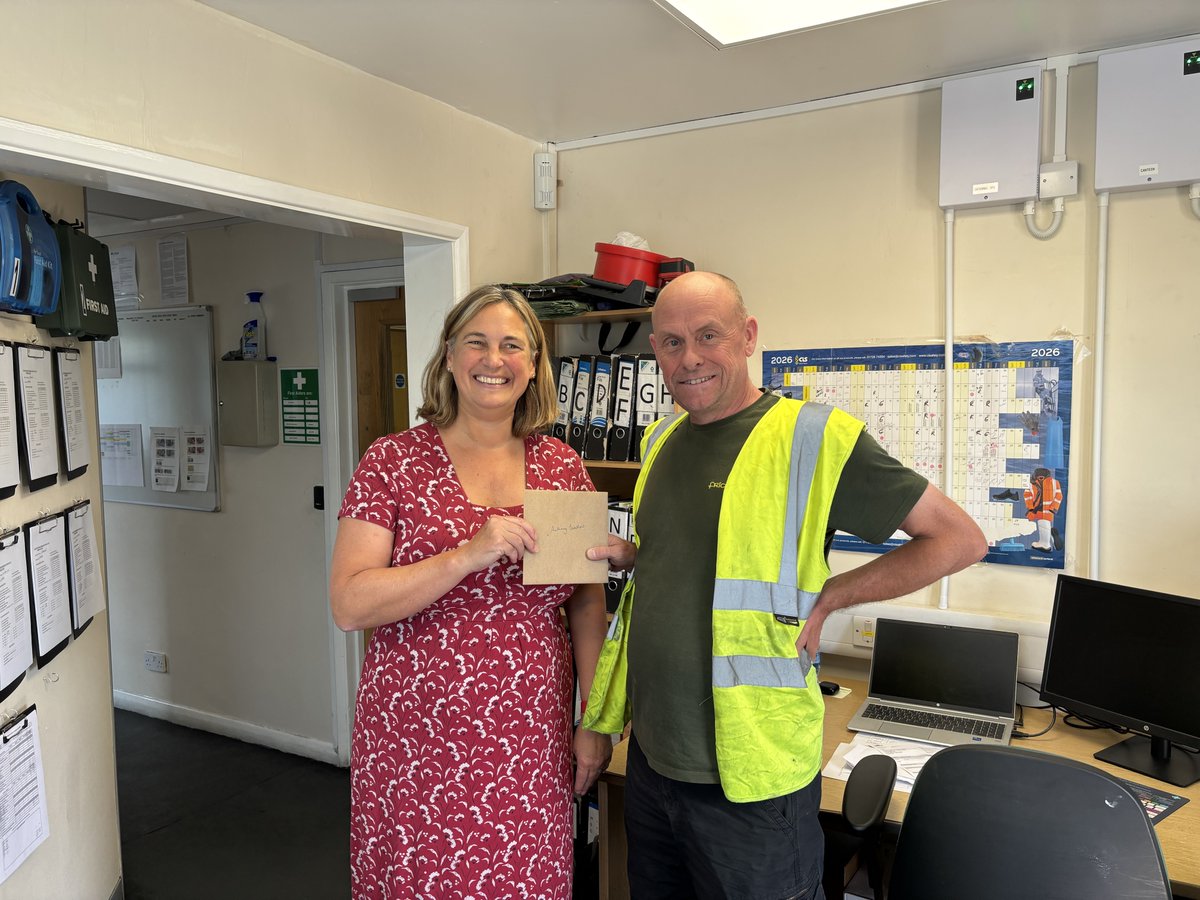 FriarsPride's tweet photo. Celebrating 25 years of dedication! 👏💚 

Managing Director Rebecca Lord was delighted to congratulate long-serving driver Tony Swallow and thank him for his outstanding work and commitment over the years! 

Congratulations Tony 🚛 https://t.co/9nBTvtTcdg