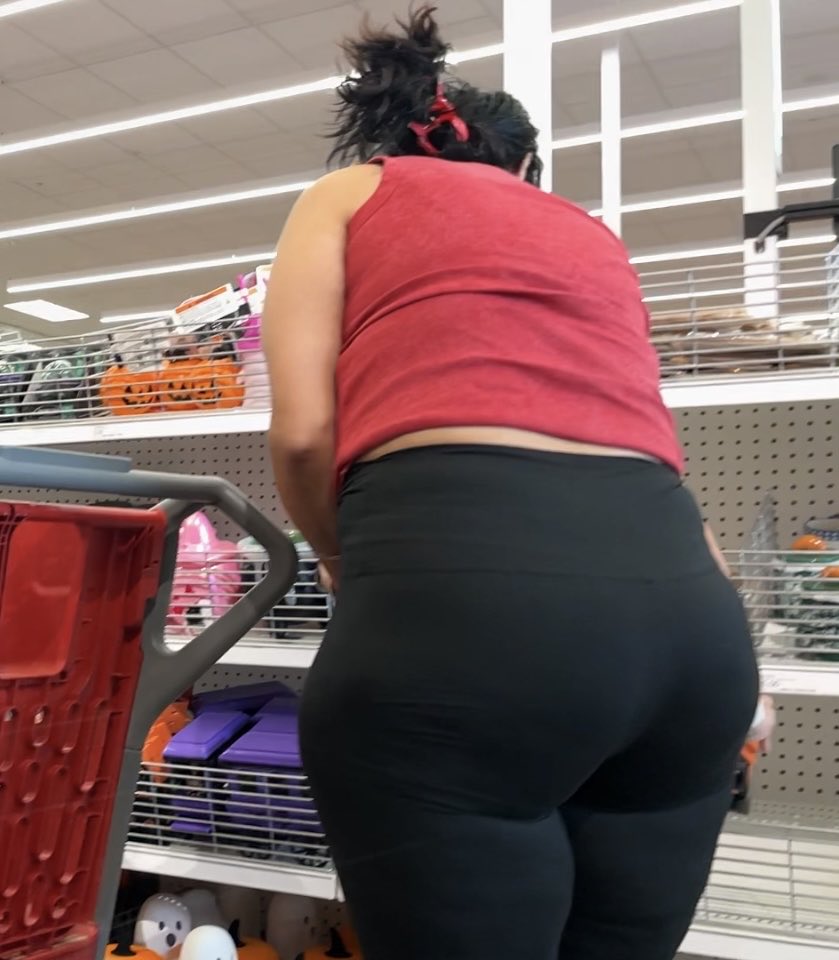 ADmrcap's tweet photo. #candid #candidshot #thick #latina #milf https://t.co/8BioHfU2ms