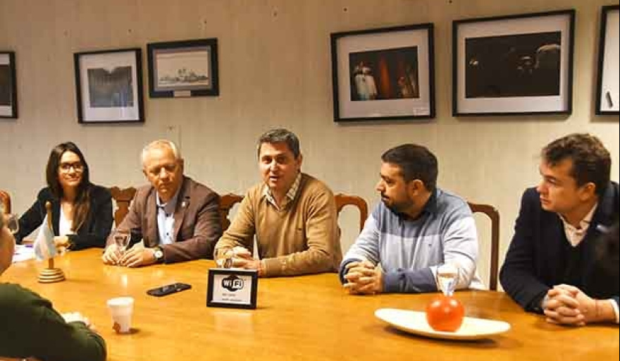 universihoy's tweet photo. 🔹Aprender a usar la IA para que la IA no nos use a nosotros
📚💻 Se trata de una diplomatura organizada por la #UTN y la #UNVM que comienza en agosto.
https://t.co/rCtHmqZ6CJ https://t.co/8buXFZAAdV