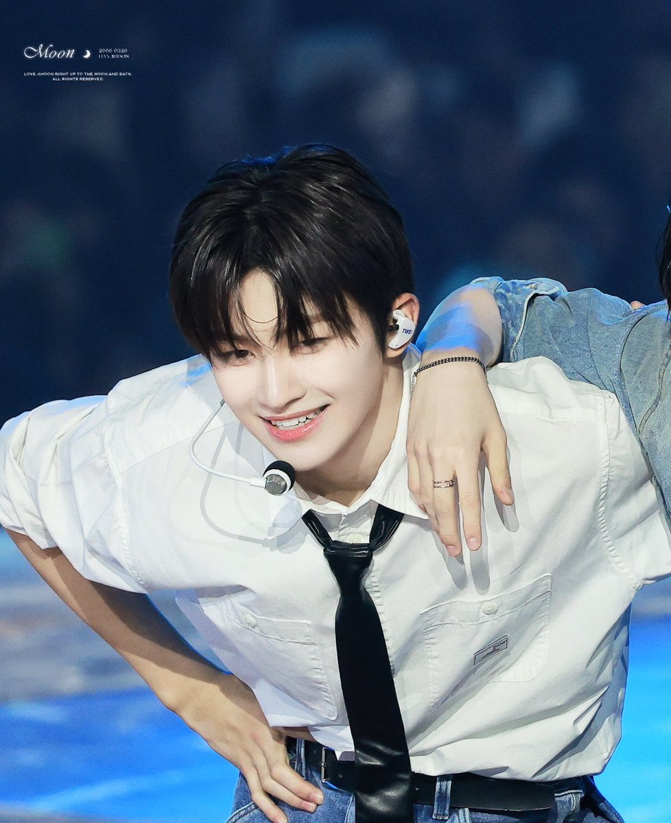 hdisluv's tweet photo. 흑발셔츠착 좀 줬으면 좋겠네.... https://t.co/8hHBTEcgdR