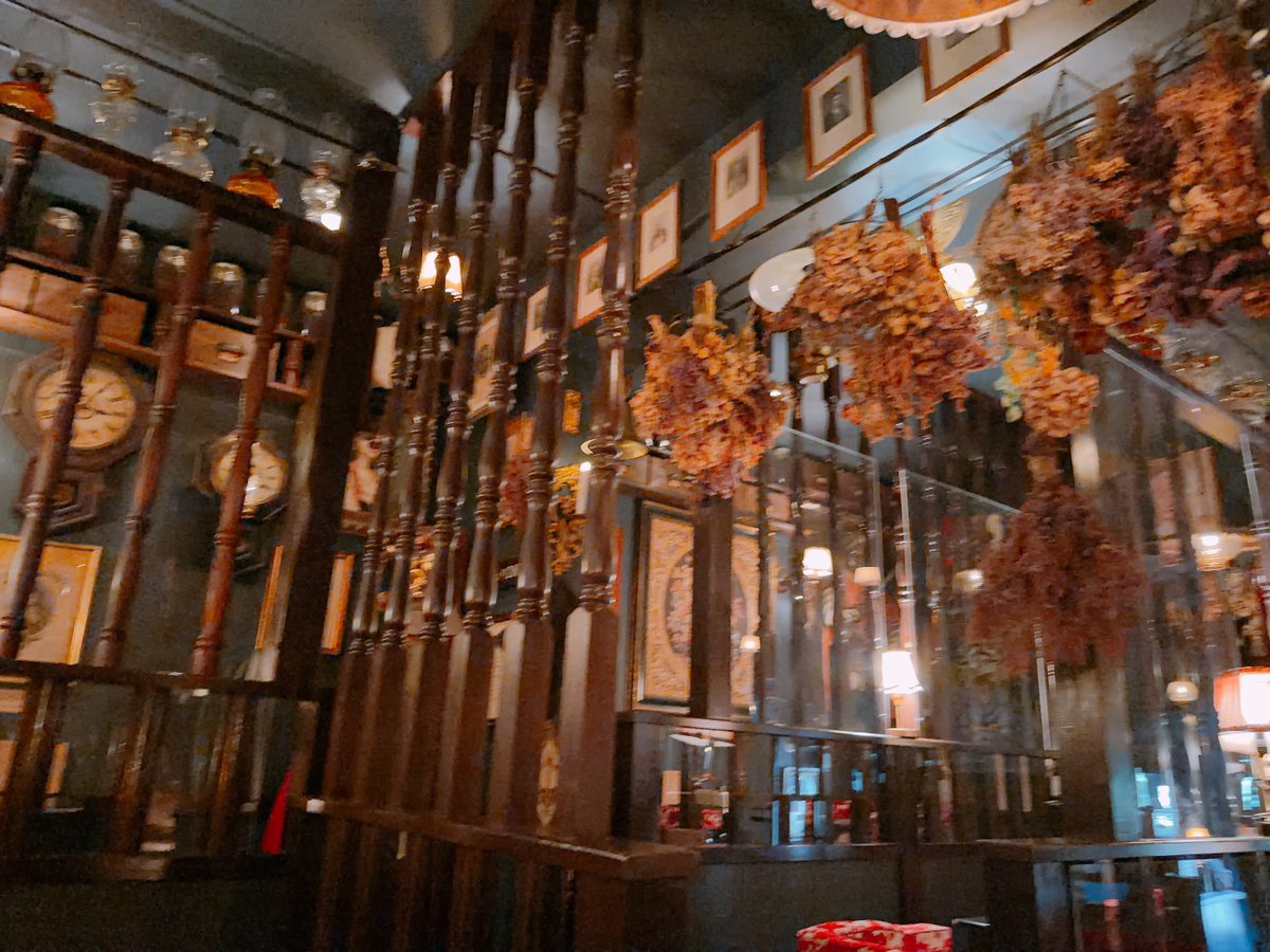 ARUsan1689's tweet photo. なんかすっげえ雰囲気の喫茶店にも行ってきた
ばちくそでけえクラシックが流れてた https://t.co/OH61aBIMDg