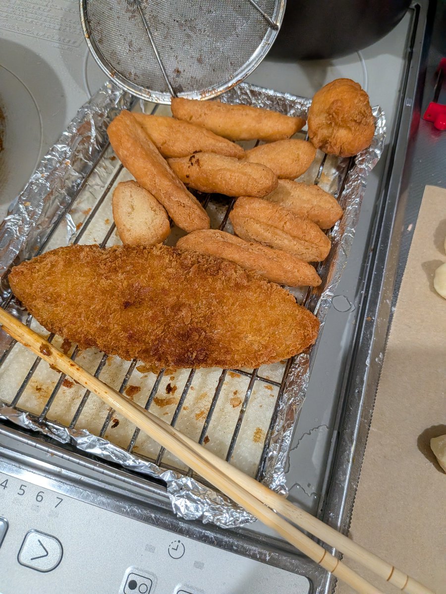 kkcal22's tweet photo. おかしいなぁ、サーターアンダギー作ってるつもりだったんだけどなぁ(°ㅂ°💢) https://t.co/IYBy7zTiBh