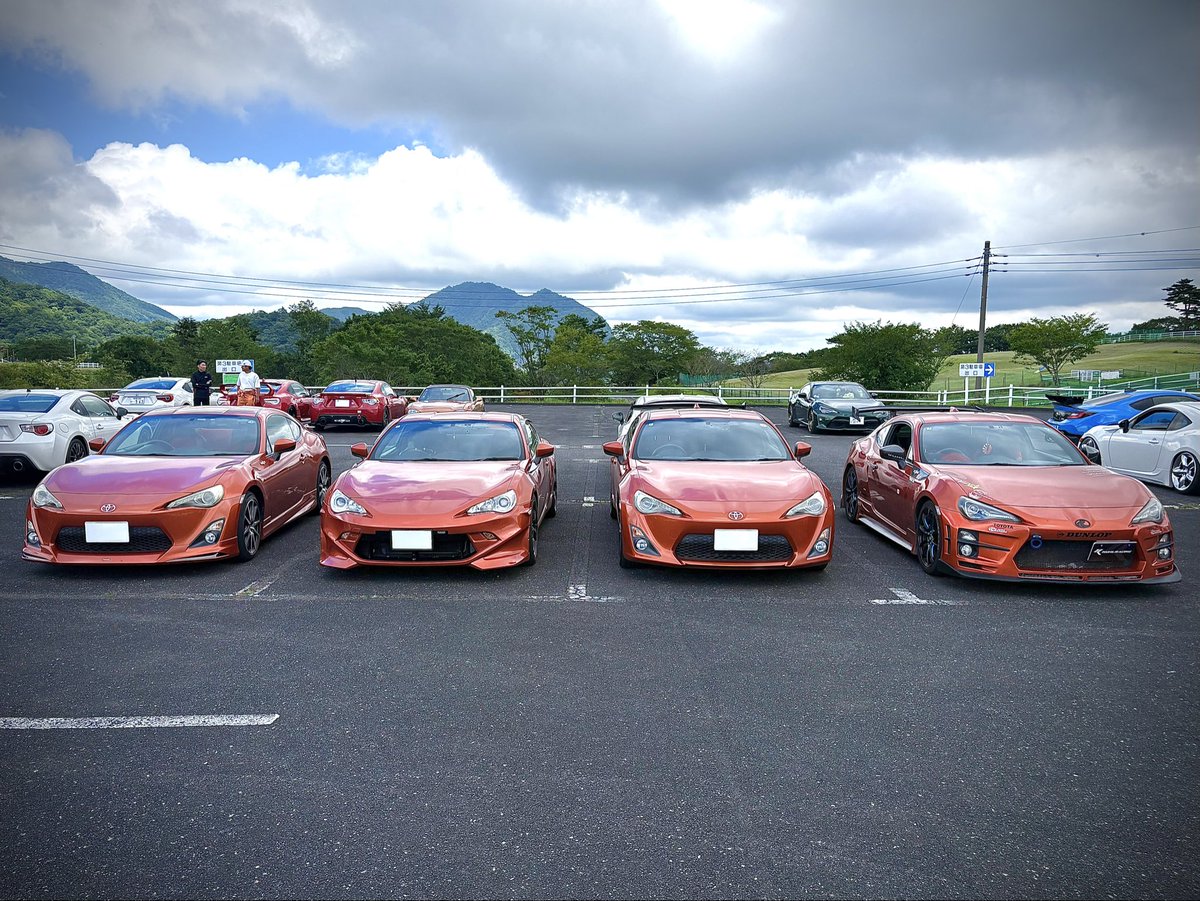 86ULTIME's tweet photo. まさか俺の横に停めてた黒86が炎上してるとはね笑 まぁ道中前走ってる時から少し変だなと感じてはいたんだけどね🙃

でも今年も色んなかっこいい86がたくさん見れて幸せだった🫶
少しでも関わってくれた方ありがとうございました🌱

#ミルクミーティング #86の日 #大笹牧場 https://t.co/9w6hrey50B