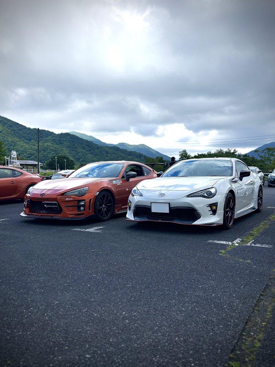 86ULTIME's tweet photo. まさか俺の横に停めてた黒86が炎上してるとはね笑 まぁ道中前走ってる時から少し変だなと感じてはいたんだけどね🙃

でも今年も色んなかっこいい86がたくさん見れて幸せだった🫶
少しでも関わってくれた方ありがとうございました🌱

#ミルクミーティング #86の日 #大笹牧場 https://t.co/9w6hrey50B