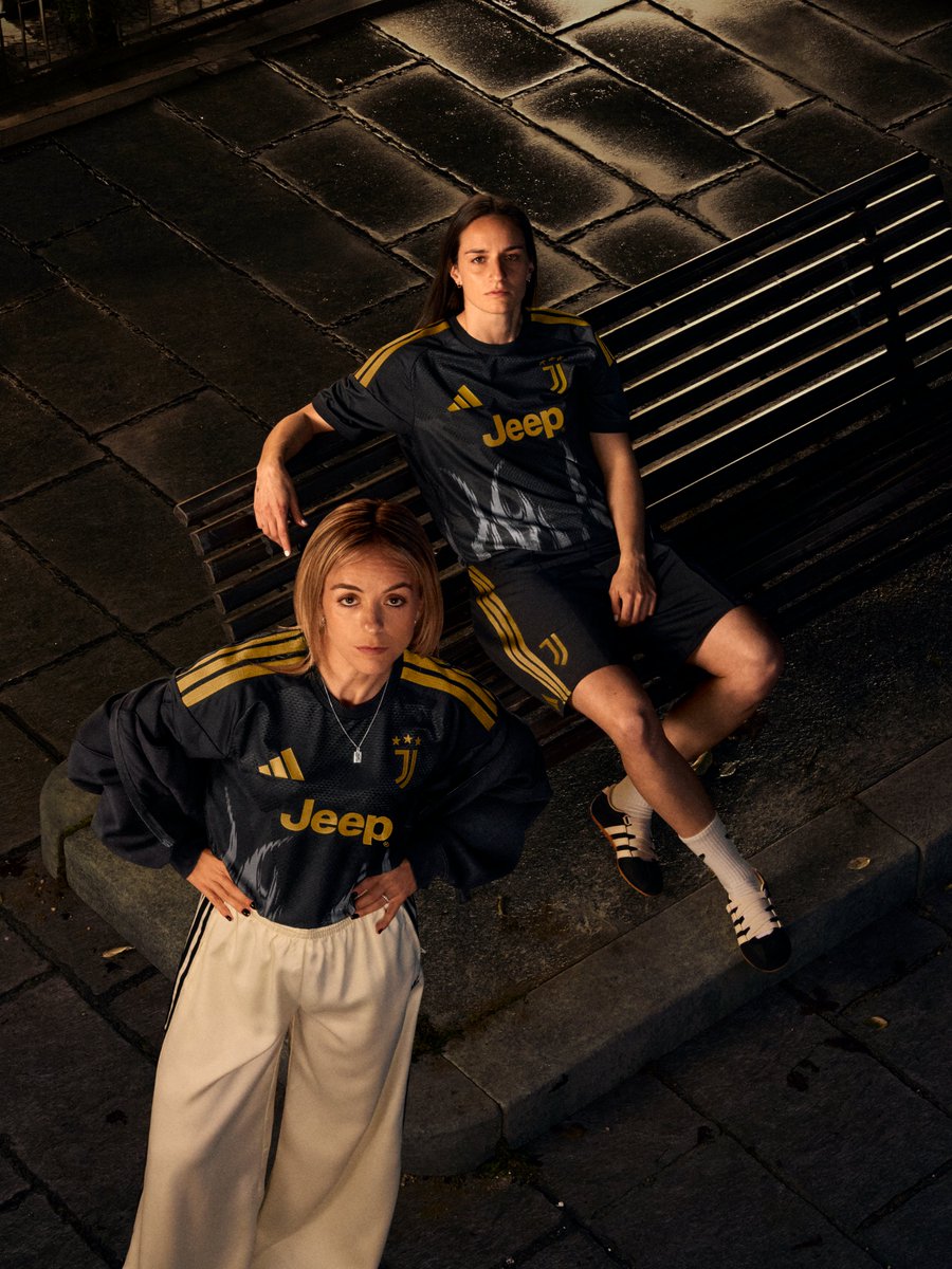 juventusfc's tweet photo. Il fuoco non è solo nel design.​ È dentro di te 🔥

Vi presentiamo il terzo kit della Juventus 26/27 👕

Disponibile su https://t.co/iHlCHxdL9F e in tutti gli Official Store Juventus.​

🔗 https://t.co/gMKnN5lMYK https://t.co/1SRcPH7voC