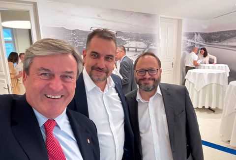 CsitariPress's tweet photo. A TISZÁS KÁRMÁN ANDRÁS KÖZÖLTE: A KORMÁNYÜLÉS DÖNTÉSE ALAPJÁN INDULHAT A SZÉLERŐMŰ PARKOK LÉTESÍTÉSE
https://t.co/TPI1Rg4m4a @GPortalHu által https://t.co/bYZqoHDQqQ