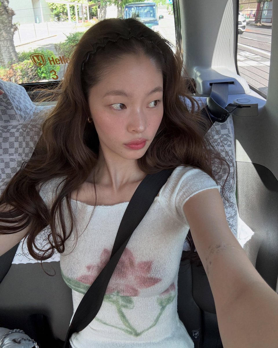 mykpstore's tweet photo. พสคนสวยก็ชูสเสื้อใส่แล้วเหมือนกันนน น่ารัก อยากเห็นเสื้อผ้าแบรนด์ไทยให้เป็นที่รู้จักให้เย้อๆมากกว่านี้อีก ทุกๆแบรนด์เลย https://t.co/FrX731gsrE