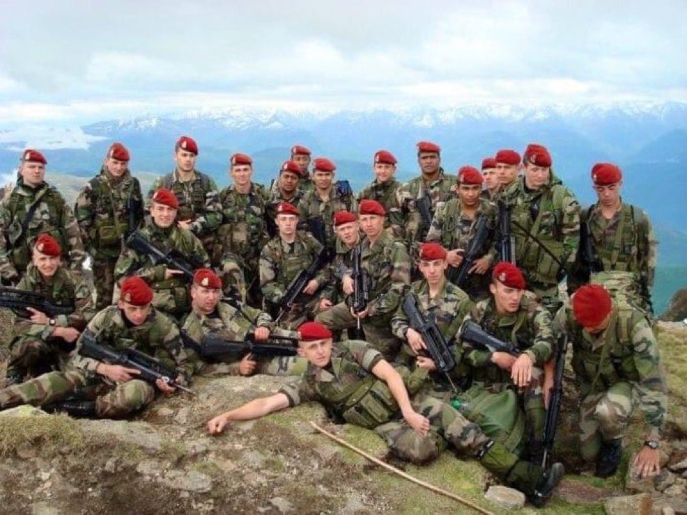 Fs_francaises_'s tweet photo. Le 18 août 2008, 10 militaires français certains âgés seulement de 19 ans perdaient la vie dans une embuscade tendue par les talibans dans la vallée d'Uzbin en Afghanistan.

En face, 150 à 170 combattants talibans aguerris connaissaient parfaitement le terrain et avaient soigneusement préparé leur embuscade.

Pensées pleines de reconnaissance et d’affection à leurs familles.

Ne jamais oublier. 🖤