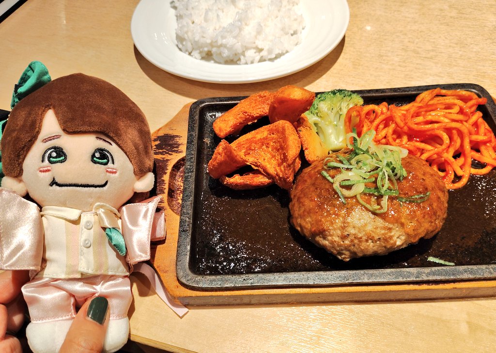 yu_i321's tweet photo. なにわちゃんのライブ参戦してきた！
スタンドだったから距離はあったけどテープは無事ゲット出来た良かった✌️
今回もほぼはっすんを追ってたんだけど…(笑)歌も安定してるしダンスは言わずもがな完璧だしで最高でした！！！
はっすんに会えるだけで元気貰えるんだ…ありがとう…😭 https://t.co/5yqmxNoQgx