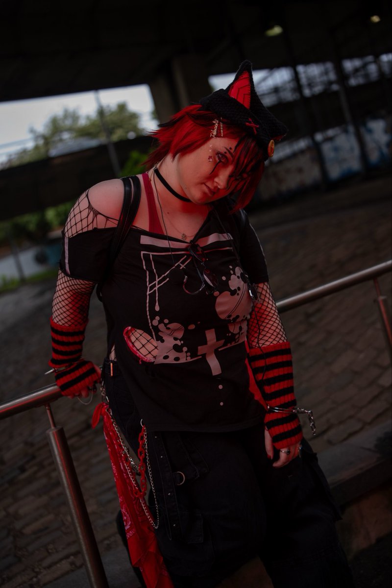 BowCosplays's tweet photo. “𝓚𝓪𝓲𝔃𝓸𝓴𝓾 𝓚𝓾𝓻𝓸, 𝓽𝓱𝓮 𝓬𝓸𝓸𝓵𝓮𝓼𝓽 𝓹𝓲𝓻𝓪𝓽𝓮 𝓸𝓯 𝓽𝓱𝓮 7 𝓼𝓮𝓪𝓼” ❤️‍🩹

SUPER excited for VeXpo’s third year running!! I was once again invited for the yearly cosplay shoot, this time as a Y2K themed K9Kuro!

📸 by @YorkieShots 

#VeXpo2026 #k9Fanart https://t.co/K0uwMWP1hu