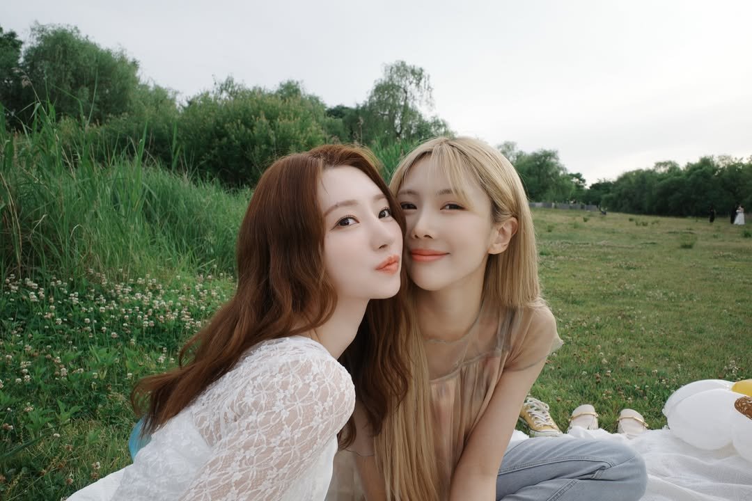 2Moori's tweet photo. [IG] 260806 YOOHYEON

Although it was eventful, looking back, it was still a happy day. Days spent with people I like are always enjoyable. I shouldn't complain.

(13p)
https://t.co/bq1H8b6xdq
#Yoohstagram https://t.co/nArB2HU6qQ