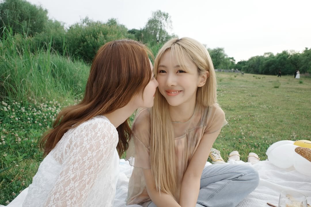 2Moori's tweet photo. [IG] 260806 YOOHYEON

Although it was eventful, looking back, it was still a happy day. Days spent with people I like are always enjoyable. I shouldn't complain.

(13p)
https://t.co/bq1H8b6xdq
#Yoohstagram https://t.co/nArB2HU6qQ