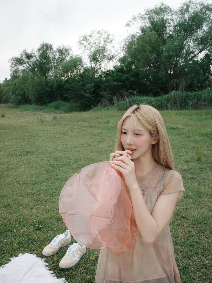 2Moori's tweet photo. [IG] 260806 YOOHYEON

Although it was eventful, looking back, it was still a happy day. Days spent with people I like are always enjoyable. I shouldn't complain.

(13p)
https://t.co/bq1H8b6xdq
#Yoohstagram https://t.co/nArB2HU6qQ