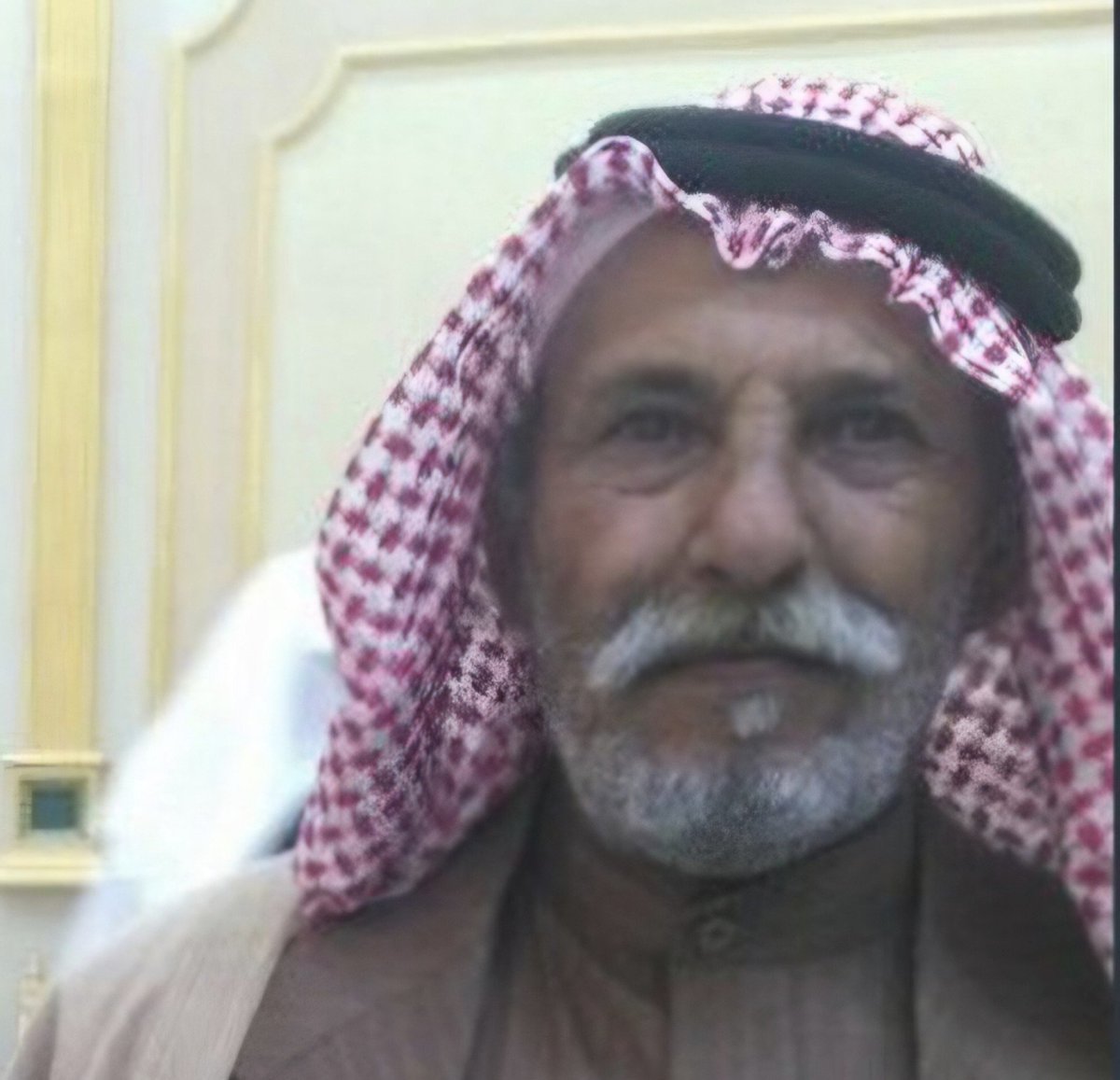 abdallah_alayed's tweet photo. حديث والدي رحمه الله عن غربي جليدان رحمه الله عالق بالذاكره 
فهو رواي ومرجع لكثير من تاريخ الجعفر 
وكان اذا حضر لمجلس والدي يدور حوار وأسئله 
وشخصيا واجهة رجل صاحب خلق ونفس طيبه وهينه 
وحريص على ربعه وجماعته 
وصاحب قلب ابيض
اسأل ان يجعله من اهل الجنه وفردوسها الأعلى https://t.co/20aKqzEfUl