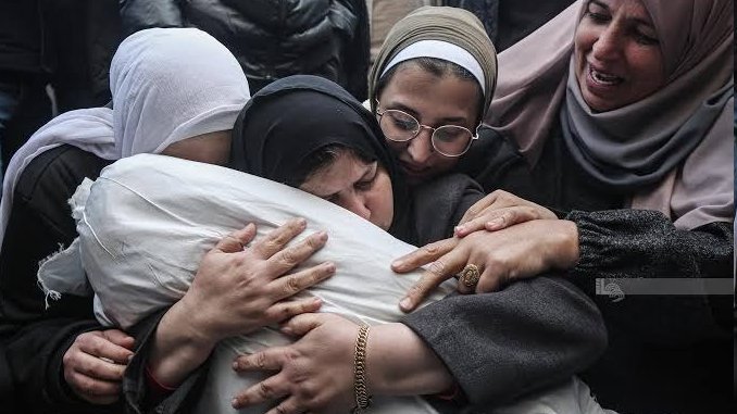 RTElice_'s tweet photo. Dünya sustukça, annelerin çığlığı büyüyor.

#Gaza 💔 https://t.co/k5Pk6nBppb