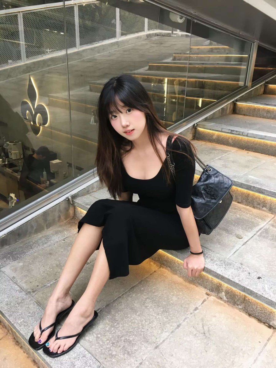 Gitanos56's tweet photo. 🇦🇺04女大勇闯X，有喜欢我的朋友吗？#澳大利亚 #女大 #反差 https://t.co/FvWN1s7f5Q