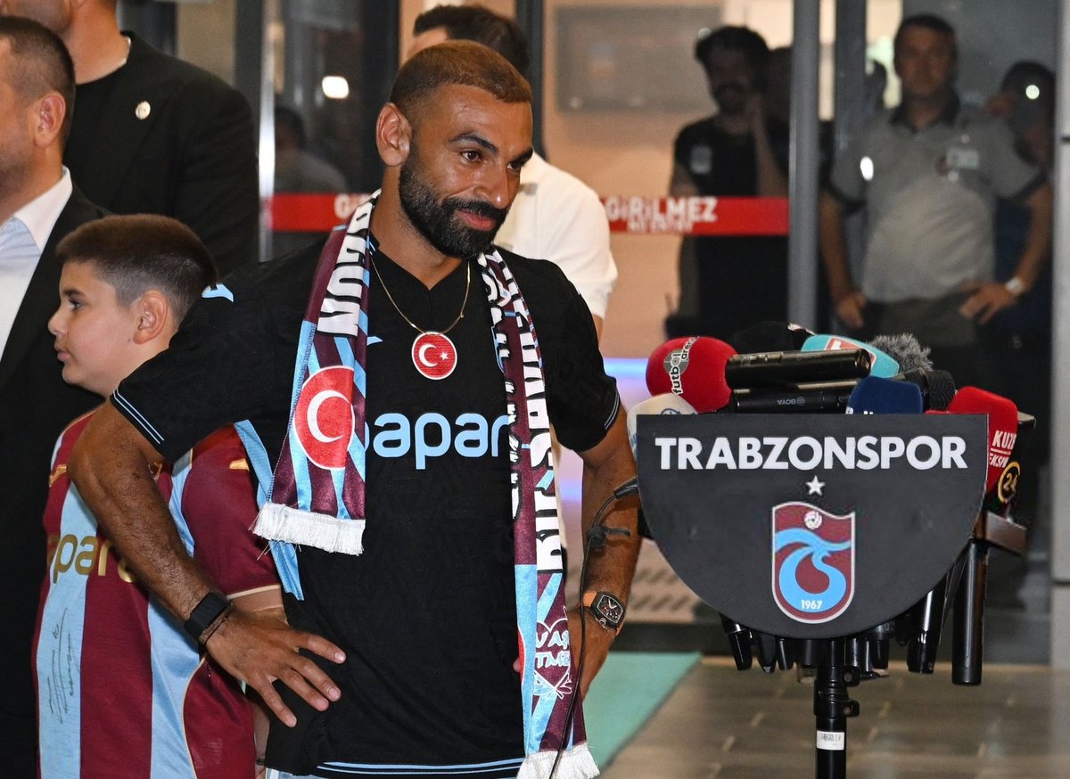 TrendEPL's tweet photo. 🚨🚨 تفاصيل عقد محمد صلاح مع طرابزون سبور حسب إعلان النادي الرسمي:

• عقد لمدة موسمين. 

• 17 مليون يورو راتب سنوي مضمون لكل موسم (10 ملايين راتب + 7 ملايين مكافأة توقيع عن كل موسم). 

• مكافآت إضافية مرتبطة بأهداف وشروط محددة. 

• الحصول على نسبة 20% من مبيعات المنتجات التي تحمل اسمه في متاجر النادي. 

• 5% عمولة وكيل من إجمالي الراتب.