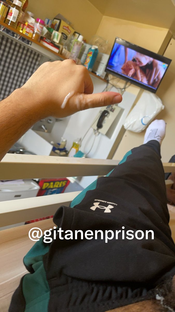 gitanenprison's tweet photo. Wsh imaginez on est en prison j’suis votre co vous vous réveillez et vous voyez que je viens juste de gicler vous faites quoi ?? 💦🔞

RT et répondez en commentaire si vous voulez en voir plus les gars vous en verrez pas deux comme moi ici 🔥

#cellule #rebeu #gitan #dz https://t.co/UHgPeremhv
