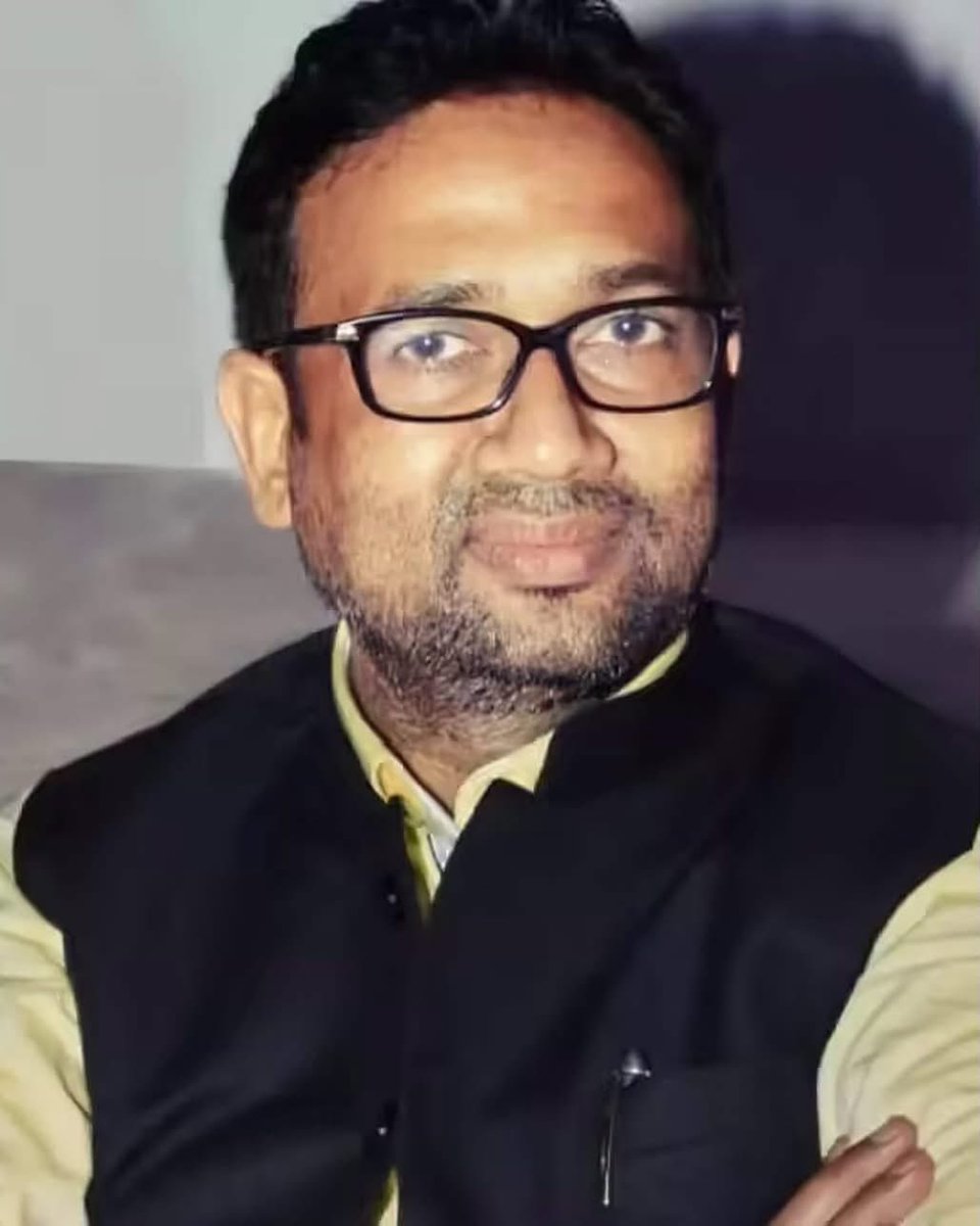 bjpharshvardhan's tweet photo. रसड़ा (बलिया) विधानसभा क्षेत्र के मा. विधायक श्री उमाशंकर सिंह जी के असामयिक निधन का समाचार अत्यंत दुःखद एवं पीड़ादायक है।

उनसे हुई मेरी सीमित मुलाक़ातों में प्राप्त उनका स्नेह और आशीष सदैव स्मृतियों में जीवंत रहेगा।

ईश्वर से प्रार्थना है कि दिवंगत पुण्यात्मा को अपने श्रीचरणों में स्थान दें तथा शोकाकुल परिजनों एवं उनके शुभचिंतकों को इस अपार दुःख को सहन करने की शक्ति प्रदान करें।

ॐ शांति।
भावपूर्ण श्रद्धांजलि। 🙏