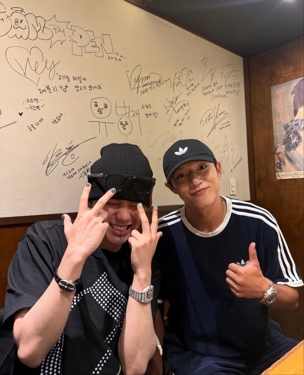 HYUNH4YI's tweet photo. choi hyunsuk on fcseoul player seungwon (seungwon_jeong) instagram. he greeted him for treasure’s 6th debut anniversary on instagram 📸 #최현석 @treasuremembers https://t.co/Z0FMBjAE6v
