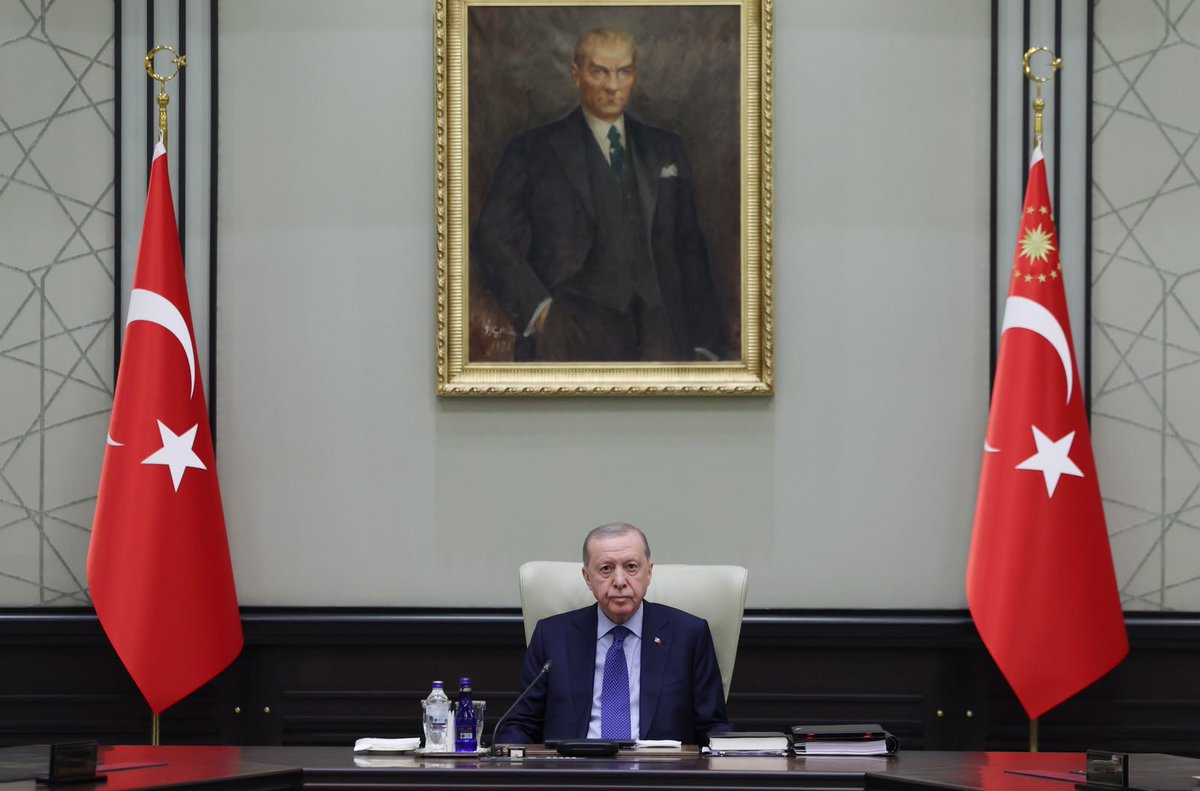 Akparti's tweet photo. Cumhurbaşkanımız Sayın Recep Tayyip Erdoğan, Milli Güvenlik Kurulu Toplantısı'na başkanlık etti. https://t.co/HuRkSG8RHw