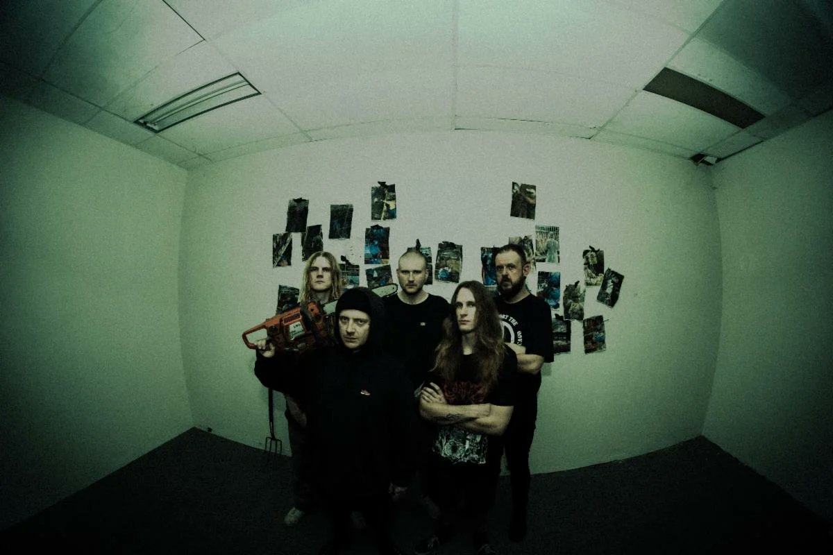 KNOTFEST's tweet photo. To The Grave share an unflinching look at modern atrocities on new single - that is very NSFW https://t.co/7i6OFPfz7I https://t.co/j6wYRYXuDQ