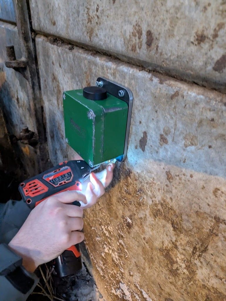 Fullwoodhead's tweet photo. 🚨 NEW PRODUCT LAUNCH – PneuMonitor 🚨

Help protect your calves by monitoring the environment they’re living in—not just the calf.

Positioned at calf height, PneuMonitor provides real-time monitoring of temperature, humidity, air quality and draughts, alerting you when conditions could increase the risk of pneumonia.

✅ Live and historical readings
✅ Smartphone alerts
✅ Battery-powered and easy to install
✅ No base station required
✅ Built to withstand busy calf pens

Smart monitoring. Earlier action. Healthier calves. 🐄📲

PneuMonitor is now available from Fullwoodhead Dairy Supplies Ltd—contact our team for more information.