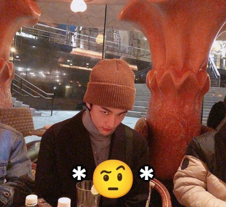 tenderquokka's tweet photo. algunos datos sobre el proceso de producción de 3racha:

— hicieron 14 versiones de t&t antes de elegir la definitiva
— lalalala iba a ser un bside de 5star
— hall of fame estaba planeada para maxident (QUÉ)
— casi abandonan megaverse y voices
— youtiful iba a ser un skzrecord de chan
— casi usaron thunderous en vez de wolfgang para la final de kingdom
— god’s menu se convirtió en tt a último momento
— item y chill originalmente no iban a estar en sus álbumes
— super bowl estuvo guardada desde 2020 y salió cuatro cbs después
— there, your eyes y lost me iban a ser skzrecords de changbin