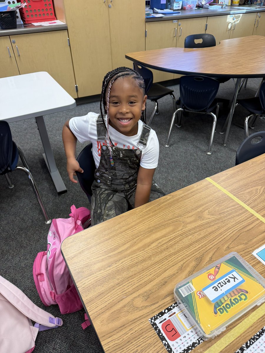 alanikiara's tweet photo. My big girllllla 😩😩 (yes i cried when i dropped her off) https://t.co/cuMa1U8znQ