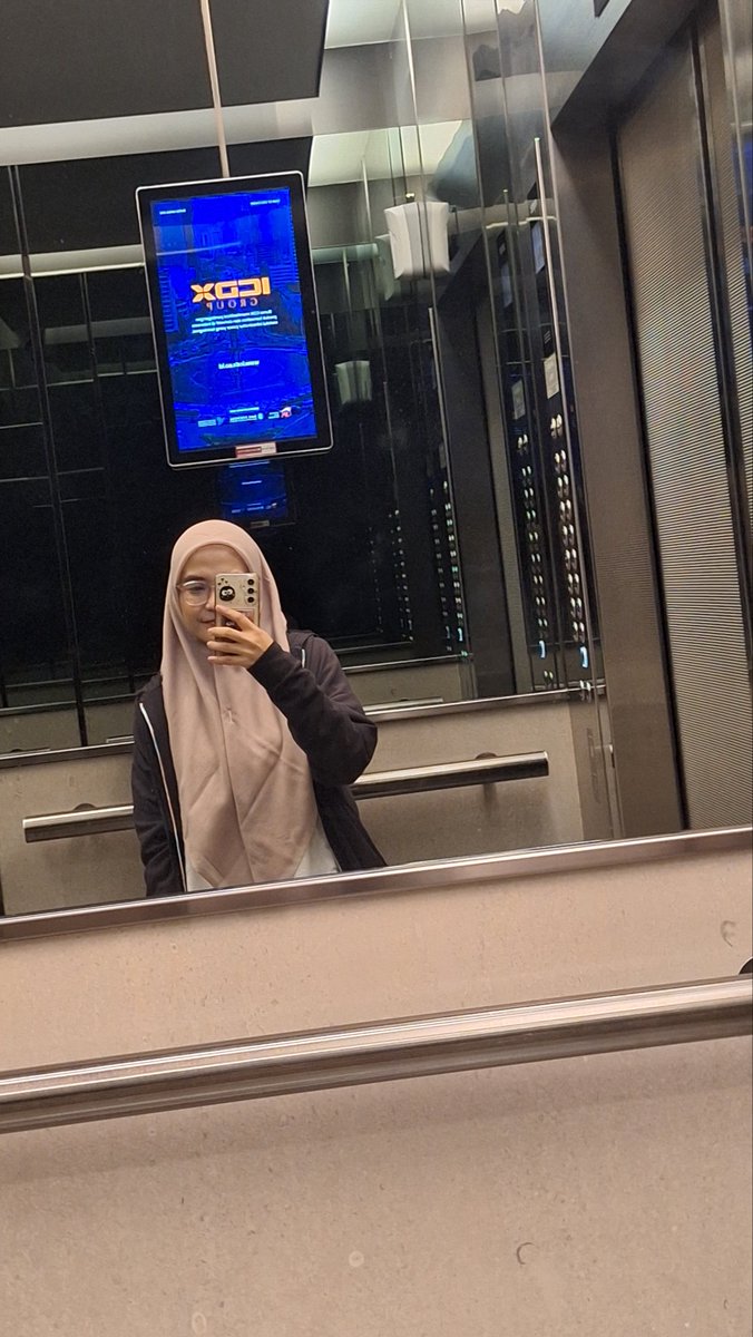 saafff_'s tweet photo. What a privilege it is to be overwhelmed by a life we once prayed for. 

Till i end up this privilege for a while 😶‍🌫️ https://t.co/PQWVOQMvqh