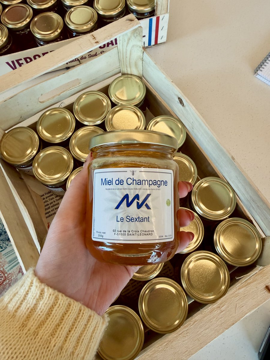 MKEnergies's tweet photo. Petit clin d’œil avec ces pots de miel produit chez nous, au Sextant, et notre rapport d’activité 2025 (⇢https://t.co/Tg5bxk1Zkm), dont les résultats sont le fruit de notre persévérance collective...https://t.co/k5xuTVSIm7
#entreprendre #excellence #protection #confiance https://t.co/m4FDw7uU4H