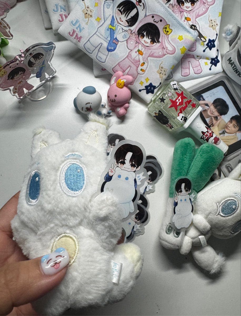 ker_killer's tweet photo. อันนี้น้า ทุกคนนน 🤍 สตก น้องอินจุนกับพี่มูมิน #RENJUNxMOOMIN ของจริงเป็นแบบนี้ เดะนางแบบตัวจิ๋ว 👀 จะไปตั้งไว้ ให้แม่มูมินมารับกลับบ้านคับบ 
#NCTJNJM_FANMEETING_TOUR_IN_BKK
#NCTJNJM_FANMEETING_TOUR_BANGKOK https://t.co/Dy9yqp2NTe