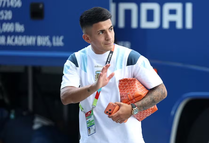 liberta___depre's tweet photo. Thiago Almada pediu um salário de R$ 2,9 milhões líquidos por mês ao Flamengo.

Tal pedida fez o time rubro-negro desistir da contratação do meio-campista argentino. 

Via: @UOLEsporte / @_rodrigomattos_ 

📷Getty Images https://t.co/ir0AuZy912