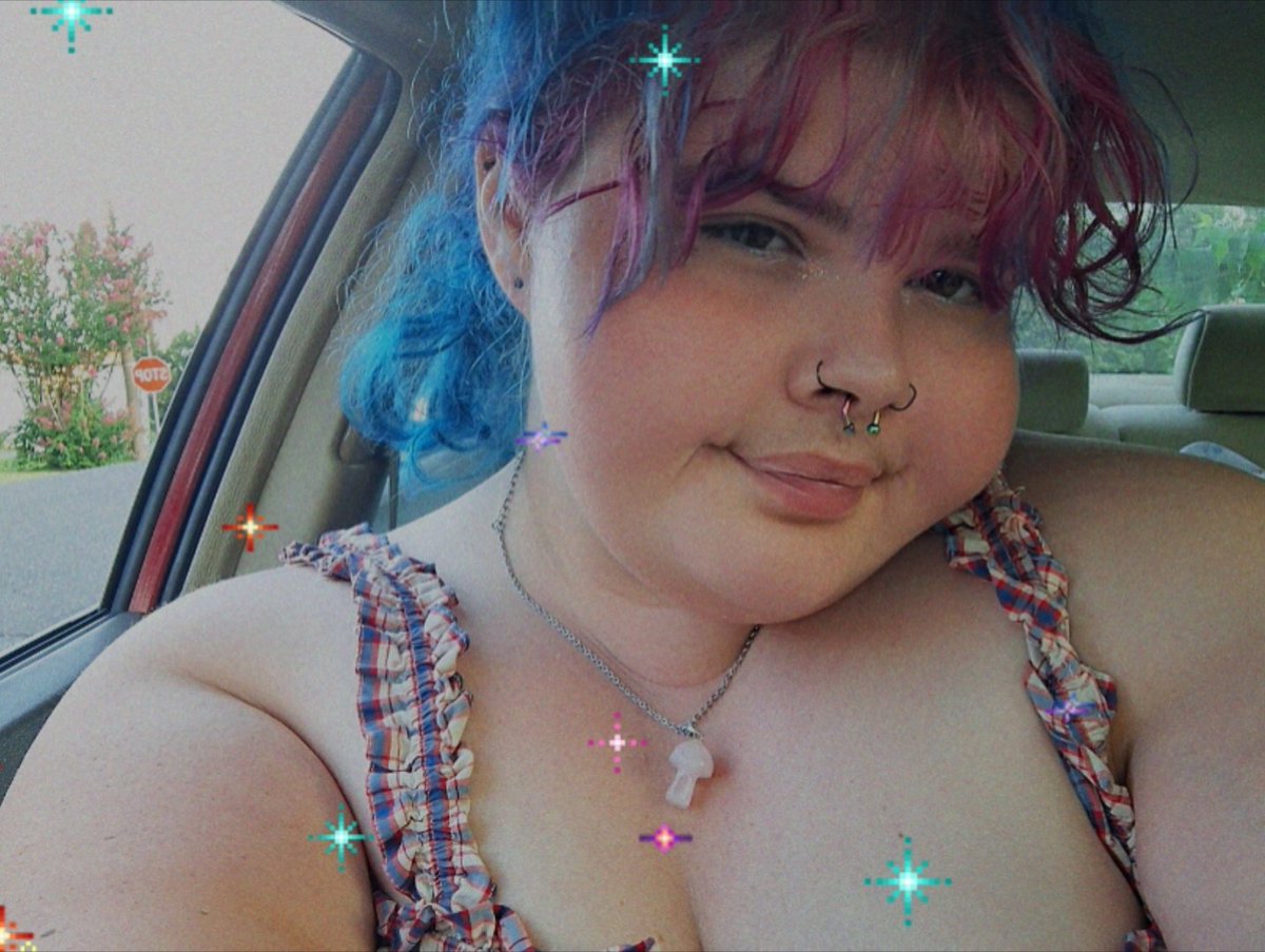 snoopybitez's tweet photo. ✧･ﾟ: *✧･ﾟ:*

⋆ 24
⋆ they/them
⋆ nonbinary, t4t lesbian, polyam (taken x1 !)
⋆ cancer, infp 
⋆ music, poetry, &amp; photography lover 
⋆ videogame &amp; anime enjoyer 
⋆ 420 friendly !
⋆ ↻ and ♡ to be mutuals !!!

*:･ﾟ✧*:･ﾟ✧ https://t.co/GlIGbYc8nx
