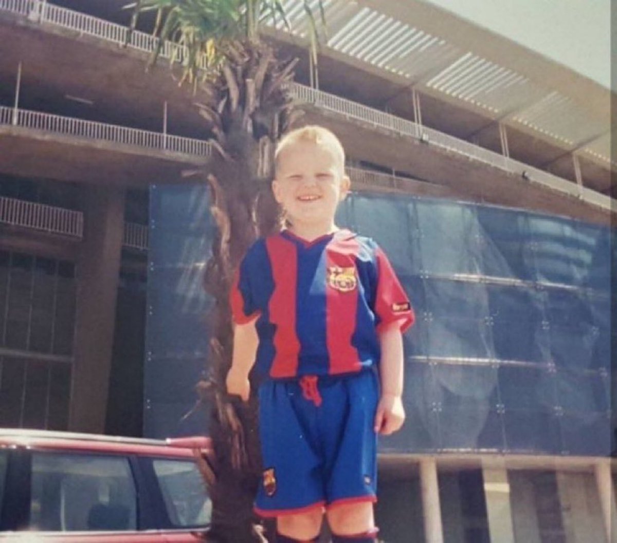 0panaa_1's tweet photo. 8-year-old Rodri taking pictures outside Camp Nou. 

He has always been a Culer. 🔵🔴 https://t.co/SHroGxZwg4
