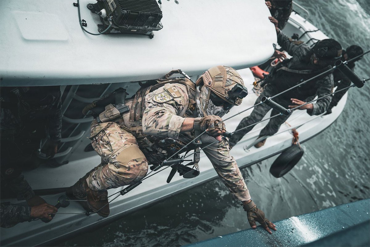 HermanCsalley's tweet photo. Members of Panama's National Aeronaval Service and National Police Tactical Anti-Drug Operations Unit conduct visit, board, search and seizure training in the Bay of Panama, July 20, 2026.

#MARFORSOUTH #PANAMAX2026 #MaritimeSecurity https://t.co/3wQtzHZ9qD