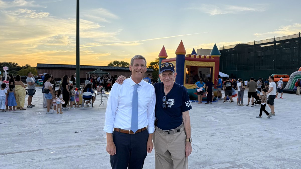 edbraunstein's tweet photo. The @NYPD105Pct, @NYPD109Pct, @NYPD111Pct and each of their Community Councils hosted fun National Night Out events that brought together the local community. Thank you to the police officers at these precincts for their work safeguarding our neighborhoods. https://t.co/wYcSXTLvtK