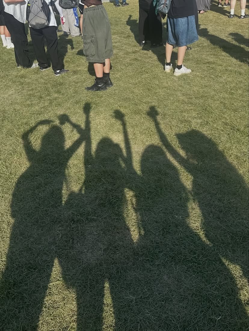 BARBIEHlYYlH's tweet photo. hiyyih and her circle of friends via leanavvab on instagram 🦋 
#HUENING_BAHIYYIH #휴닝바히에 #HIYYIH #히에 https://t.co/Sk0gxH0Svt