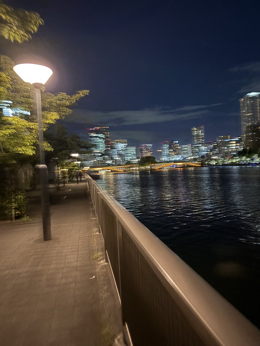Pnoj2C's tweet photo. 🏠大阪中央区共同住宅経営協会
🏮納涼大会🍉
大阪屋形船で⛵️八軒家浜船着場🚢より出発
途中船から眺める大阪城🏯やしたから眺める橋は新鮮です。
船は橋下をスレスレで通過します！
乗船前は船酔いを心配してましたが最後まで楽しく会員の皆様と情報共有できました
#大阪城 #大阪市 #中央区 #鈴木りえ https://t.co/09hERxRlw4