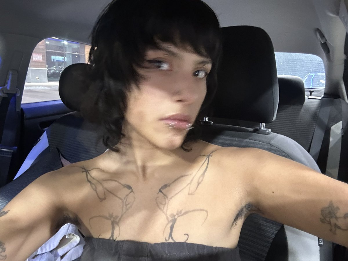 ilyverymuch4evr's tweet photo. cut my hair https://t.co/nPqxNniSKk