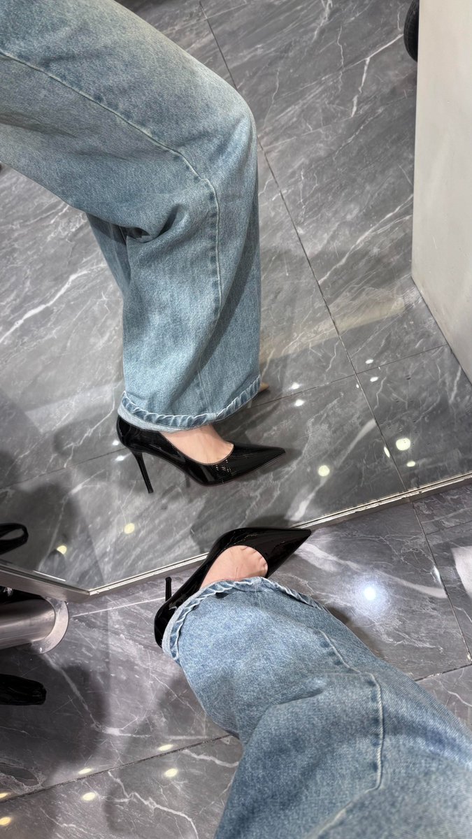 secret_notpx's tweet photo. The combination of jeans and high heels is absolutely perfect. ✨ https://t.co/FNUF9UfUy2