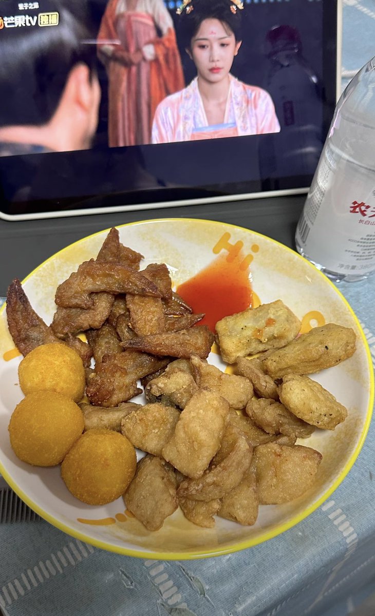 omerrguneyy's tweet photo. 这么多 不到十块 华莱士你还是太宠我了 肯德基麦当劳得卖我50 https://t.co/8K7awboMD8